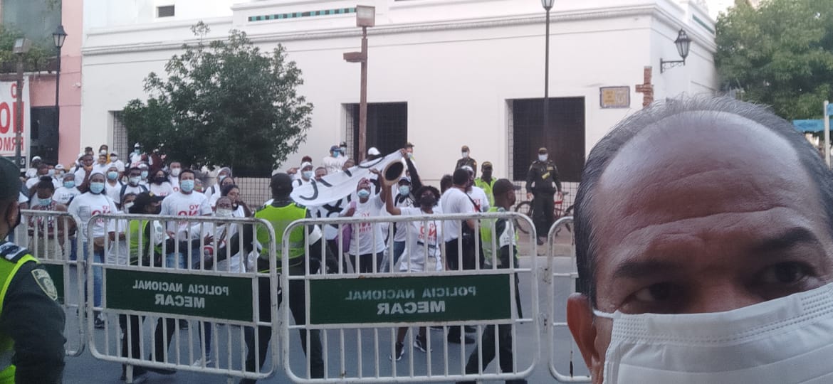 Este es uno de los grupos pagados por William Dau para intimidar a los revocantes. El gastrobar de Abraham Dau lfue la base de operaciones para hostigar a Jacqueline Perea, hoy precandidata a la alcaldía, y a este periodista.