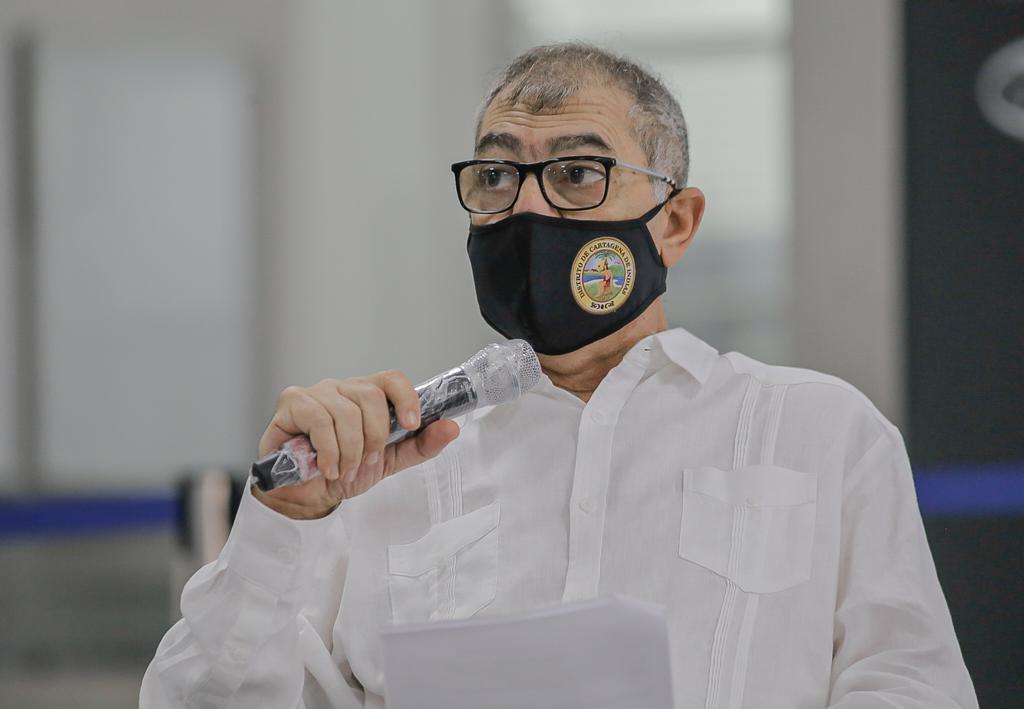 Descalabro de su imagen artificial. La revocatoria le respira en el oído.