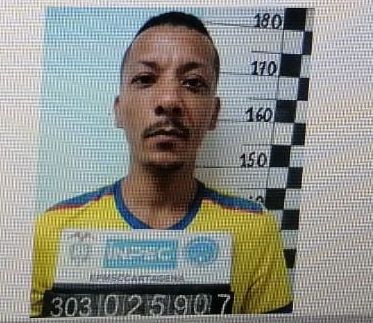 «Piti-Piti» (Oscar Alexander Pinedo Lopera)  le vendió la droga al policía. Esta reseña fue de la última vez que estuvo en la cárcel. Nos lleva a la autoría intelectual de la treta criminal.