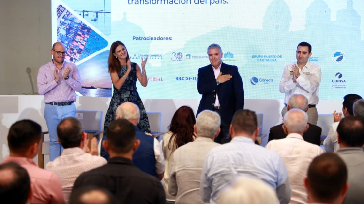 Hoy, felices y alegres por un sueño para inversionistas extranjeros y una pesadilla de hambre para los 150 mil pobladores del Canal del Dique. Clausura del foro Canal del Dique un sueño posible realizado en cartagena el 22 de abril. ¿Sueño o pesadilla?