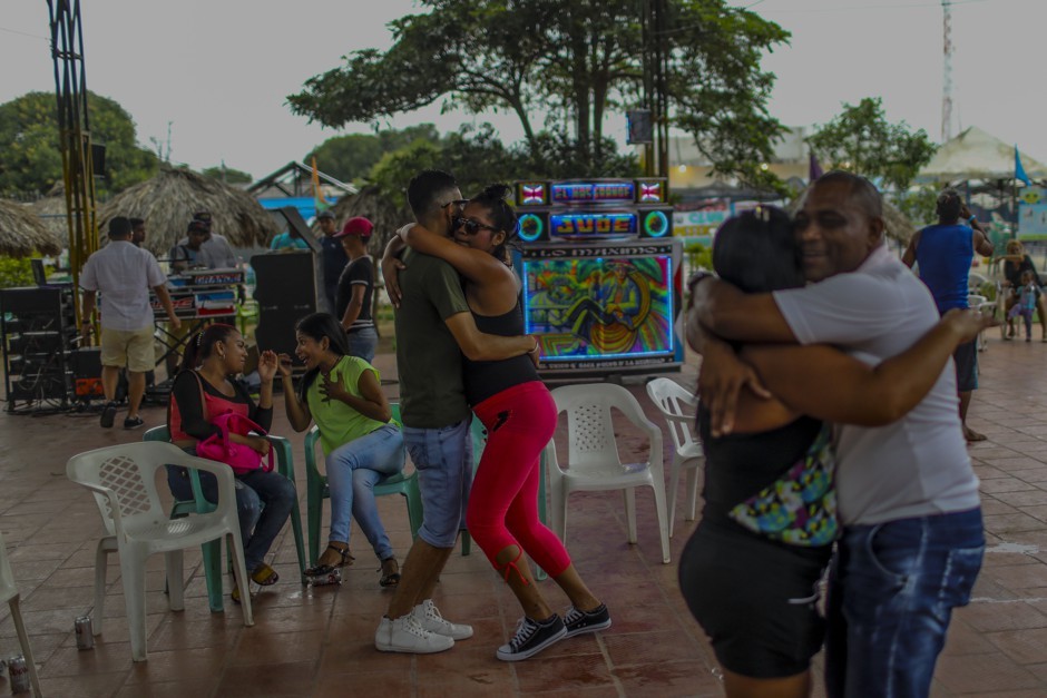 Restringen la pachanga en los barrios.