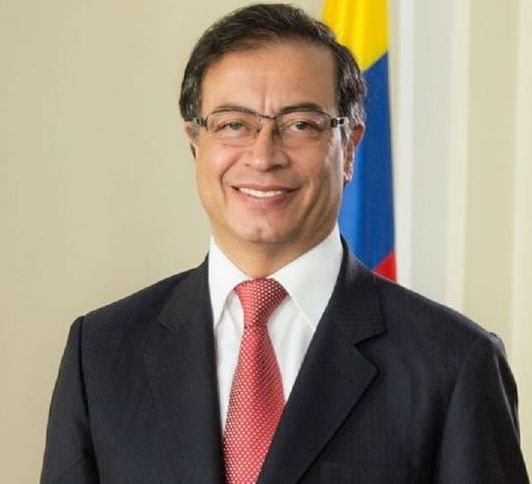 El comunismo no existe. Gustavo Petro es progresista.