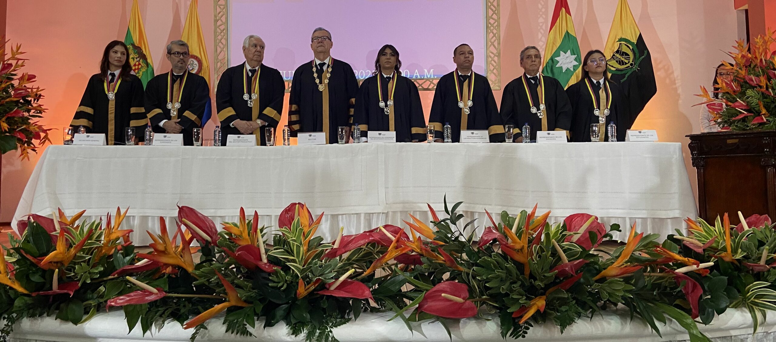 El consejo superior de la Universidad de Cartagena en la posesión de William Malkún. El ausente fue su presidente, el gobernador de Bolívar Vicente Blel Escaf. Foto Prensa UdeC.
