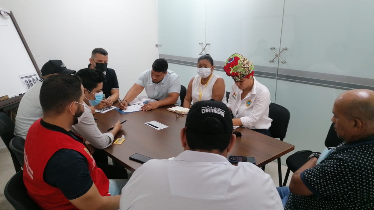 El periodismo amenazado. Los periodistas carlos Figueroa y Germán terán en reunión con la Secretaria del Interior, Paola Pianeta y otros funcionarios del Distrito de Cartagena.