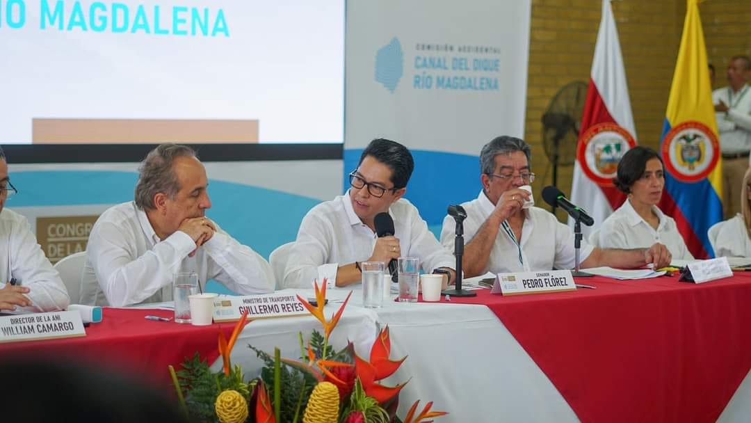 Los parlamentarios Pedro Florez y Dolcey Torres con los ministros del Transporte Guillermo Reyes y de Medio Ambiente Susana Muhamad. La última palabra del Canal del Dique la tiene el presidente Petro.