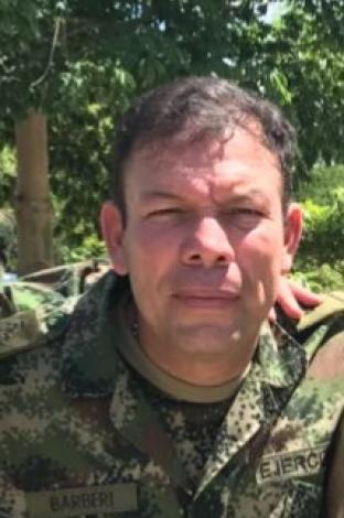 El fiscal Barberi en su tiempo de capitán de infante de Marina. Esta foto se la suministraron a El Tiempo.