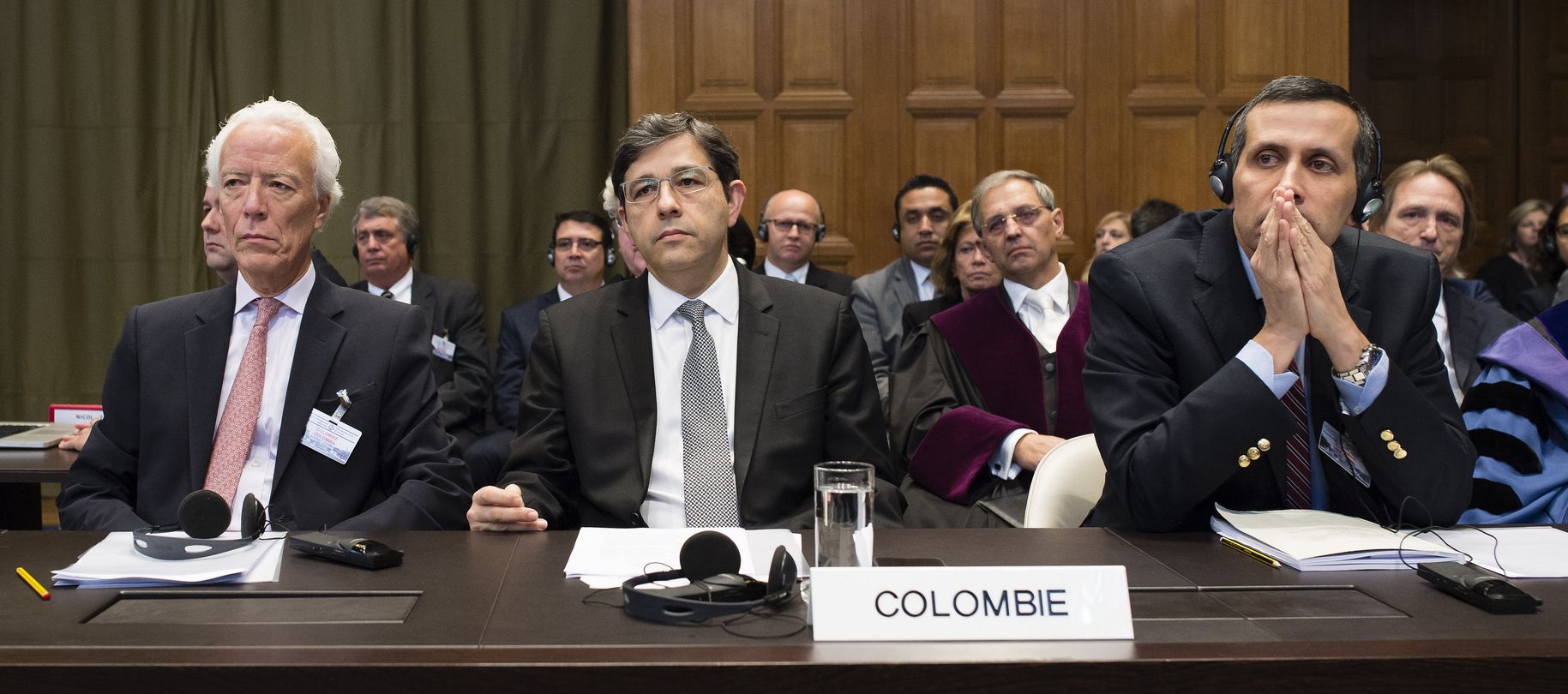 El anterior equipo de Colombia liderado por el agente Carlos Gustavo Arrieta y coagente a Manuel José Cepeda, parece que fueron a calentar las sillas a La Haya. Su actuación fue improductiva de todo punto de vista, dicen los expertos.No presentaron las pruebas históricas.