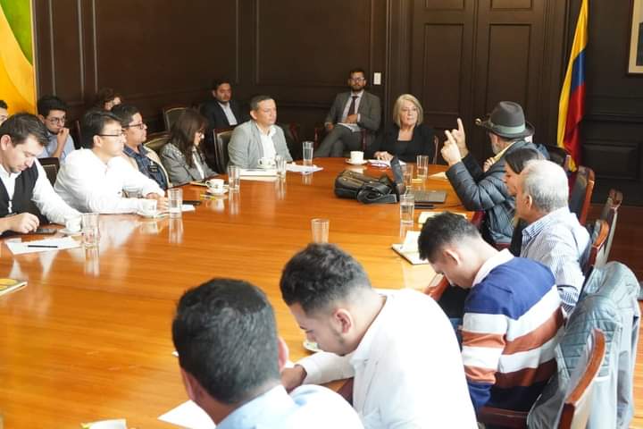 El gobierno nacional con la ministra de Agricultura buscando solución a La Mojana. El cierre de Caregato es necesario para la búsqueda de una solución. 