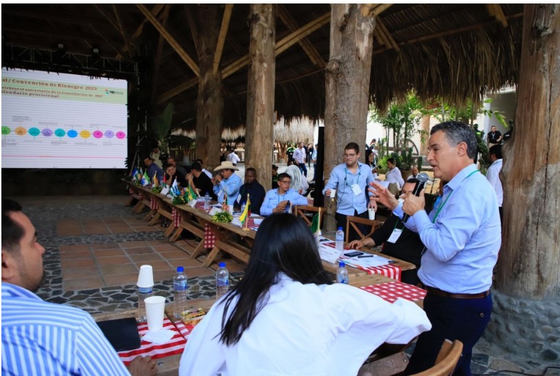 Aníbal Gaviria, gobernador de Antioquia, fue uno de los mandatarios en utilizar la frase «¡Libertad y Orden!» en la Cumbre de 2023.
