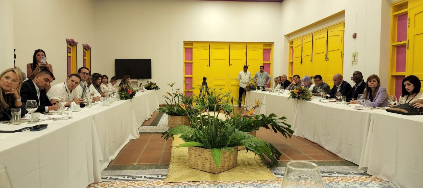 En la Primera Cumbre de Gobernadores Quindío 2023 surgió la idea de colocar en los estados de sus redes sociales la frase «¡Libertad y Orden!».