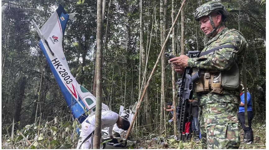 Así quedó la avioneta HK-2803 siniestrada donde se transportaban los niños supervivientes. /Presidencia.