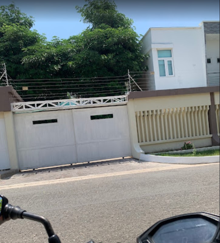 Una semana antes de la muerte de  «Kike» Vega  fue tomada esta foto en la Casa No 4 de North Frontier,. Nadie sospechaba que pasaba en su interior, excepto sus asesinos que le acechaban desde el 20 de junio, fecha en la cual arrendaron el local que se convirtió en el centro de operación de la masacre. /Foto suministrada.