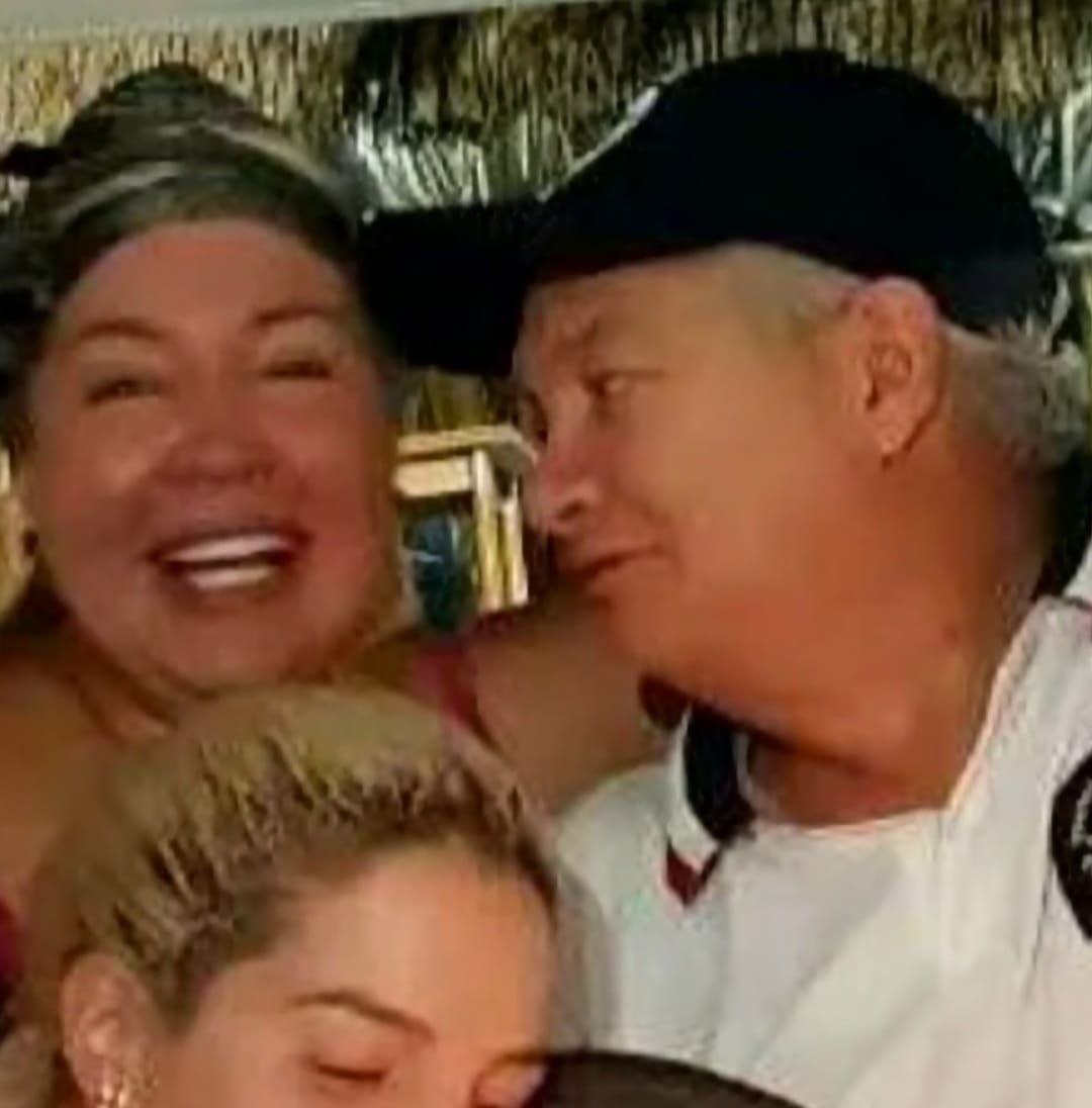 Aquí esta Meili Daza Curvelo celebrando en la clandestinidad el que podría ser el último cumpleaños de su esposo «Kike» Vega. «¡Actuaré hasta las últimas consecuencias!»