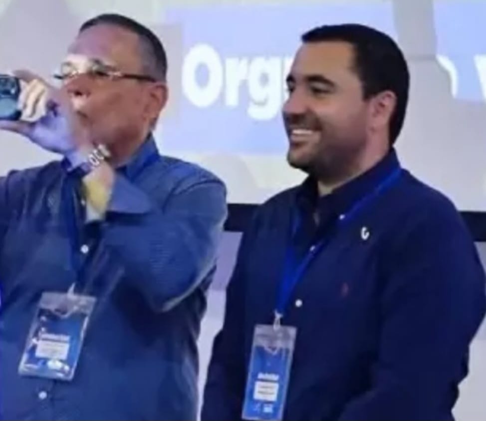 or la tarde con el jefe del conservatismo, senador Efraim Cepeda, quien le entregó el aval conservador. Yamilito se embolsilló mitad de la gobernación.