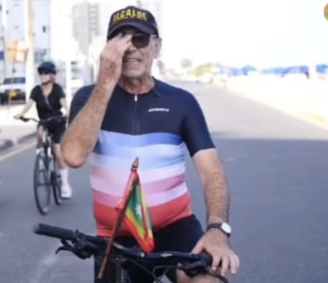 El alcalde William Dau se fuma a Cartagena: 233 homicidios. Mientras hace payasadas.