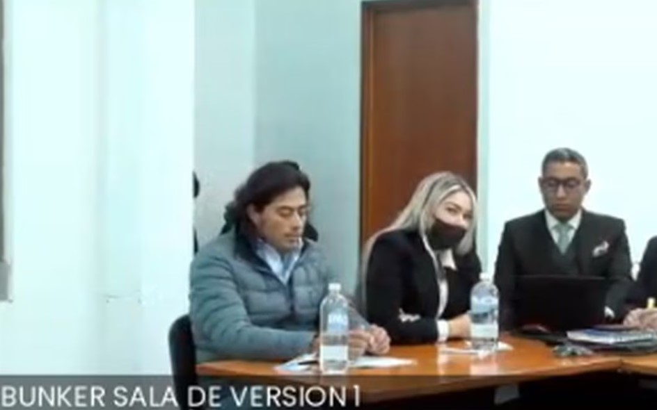 Nicolás Petro lloró
Nicolás Petro y Daysuris en el bunker de la Fiscalía, su segundo día juntos./captura de pantalla.
