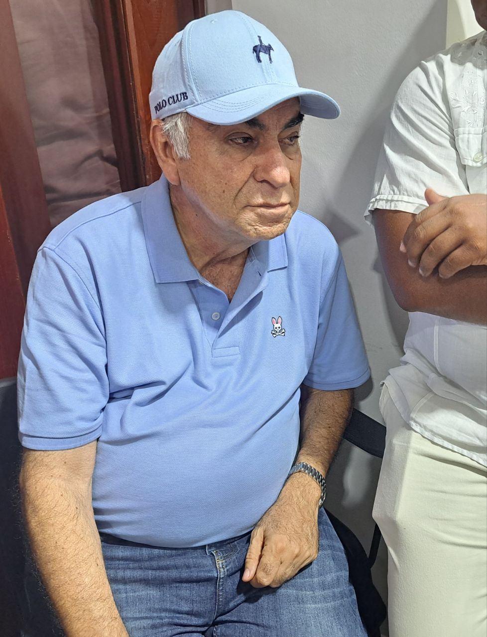 Vicente Blel Saad, el patriarca de los Blel. Con su gorra y su suéter azul celeste y su mirada fijada en la directiva del nuevo concejo. Fue el principal ganador de la conformación del concejo de cartagena, el contrapeso a Dumek Turbay. /VoxPopuli Digita