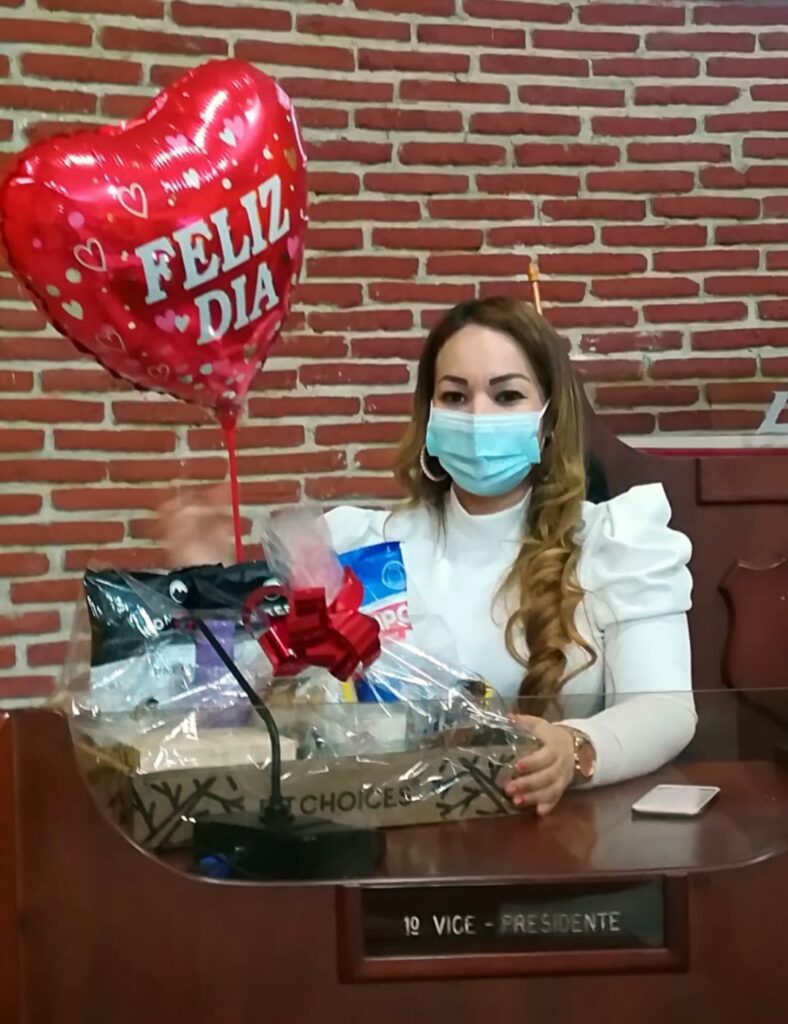 Gloria Estrada, cuando solo era la vicepresidenta del concejo de Cartagena y no se había presentado la rivalidad con el concejal Aponte