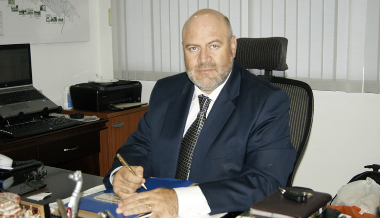 El flamante gerente de Acuacar, Manuel Vicente Barrera Medina, solo llegó al Puesto de Mando Unificado liderado por el alcalde cuando ya la emergencia se había superado.