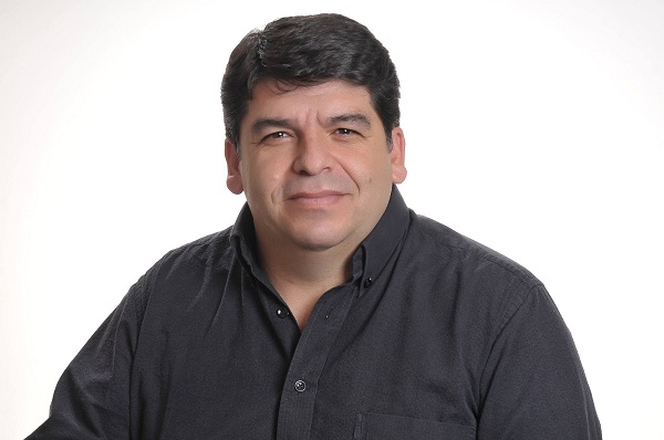 Nelson Alarcón, expresidente y extesorero de Fecode, recibió la misión de entregar el cheque de $500 millones a la campaña presidencial de Petro./Cortesía.