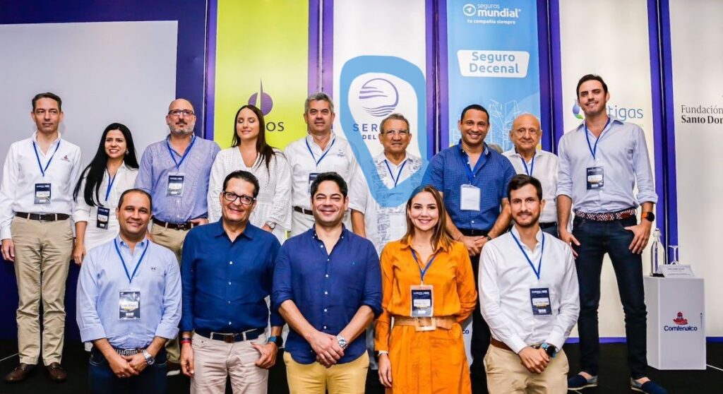 Inspecciones de policía amparan despojo para proyectos inmobiliarios. En el centro, el directivo de Camacol, Luis Cubas Montes, empresario constructor que pretende se la ingenió para pretender a la Ingeniosa.