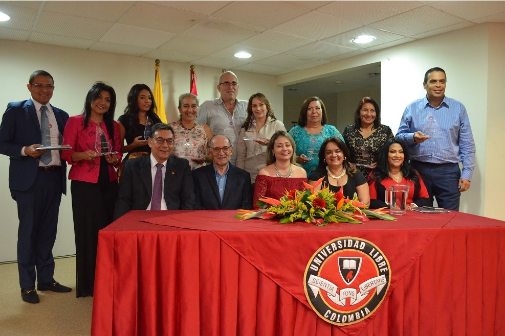 En el fondo y al centro, Juan Carlos Gutiérrez Strauss. En ese evento de la Universidad Libre recibió homenaje en 2017 cuando Margarita Cabello lo nombraron Procurador Judicial 2°Penal.Los Intocables siguen delinquiendo. 