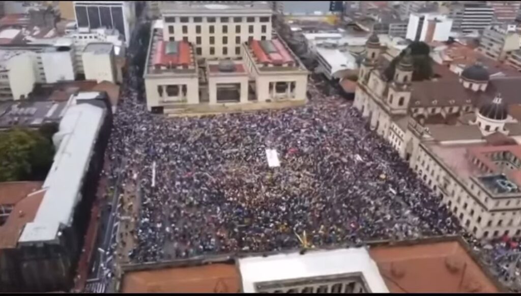 ¿Salida a la crisis del 21/04? Construir poder ciudadano y retirar los proyectos de reformas