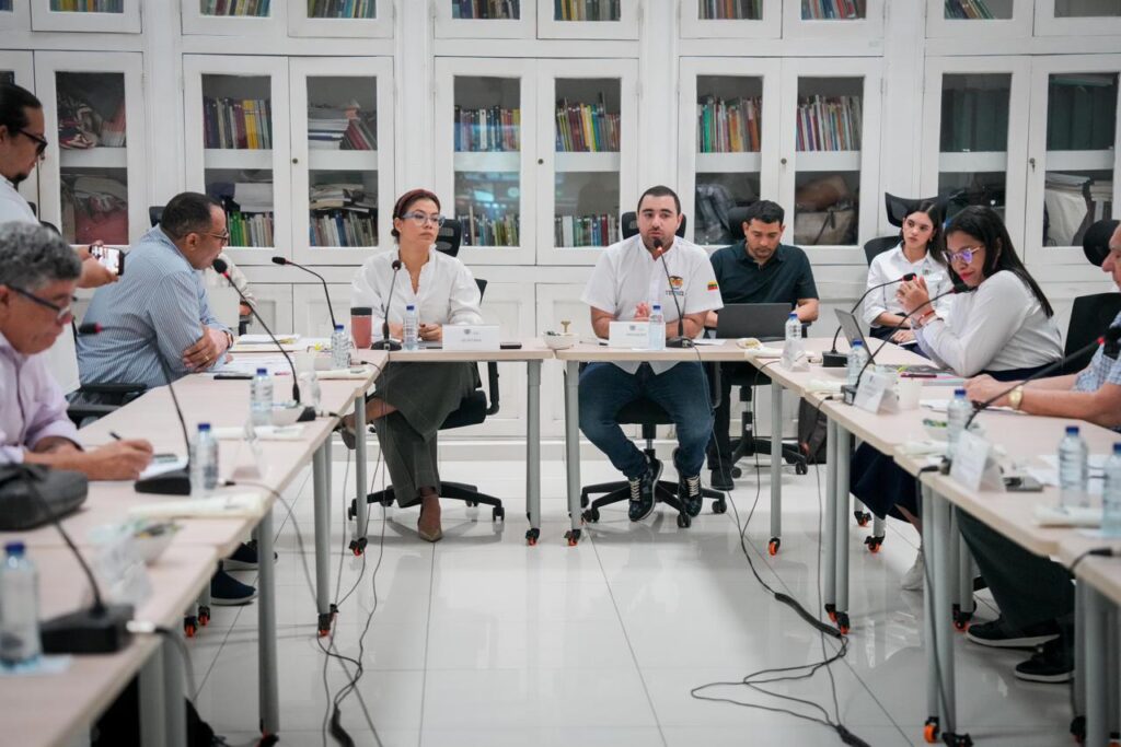Aspectos del primer Consejo Superior de 2024 presidido por el gobernador Yamil Arana Padauí para respaldar a la Universidad en este momento crucial.