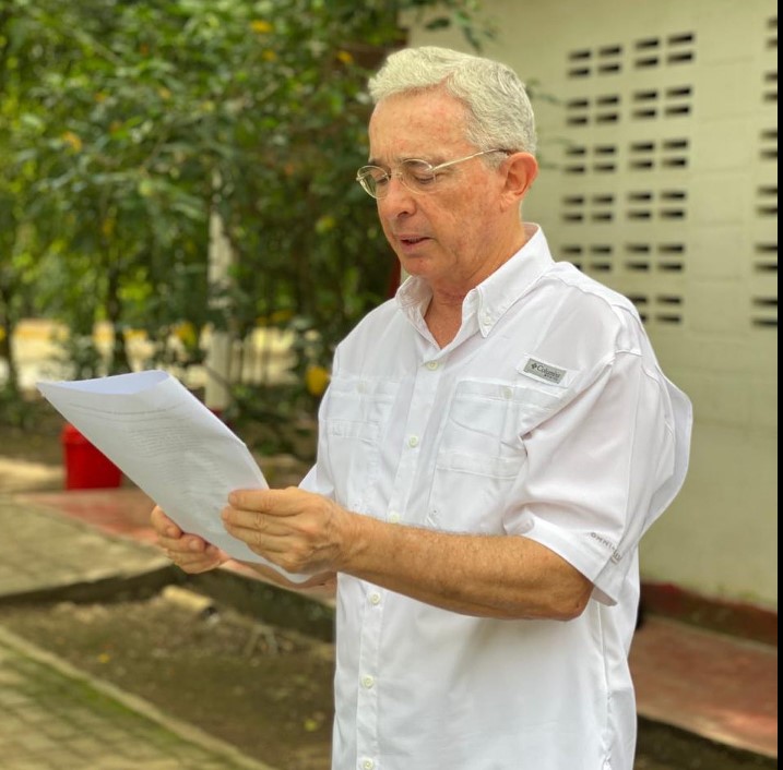 A juicio Álvaro Uribe por coparticipación criminal.