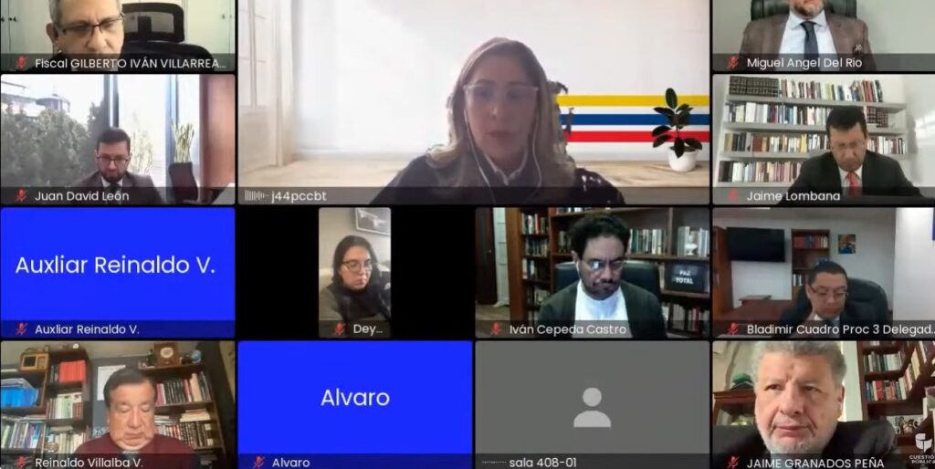 Aspecto de la transmisión de la audiencia pública donde se debía escuchar la acusación contra el intocable número 1 de Colombia. La triquiñuela jurídica de Uribe aplazó la audiencia de acusación