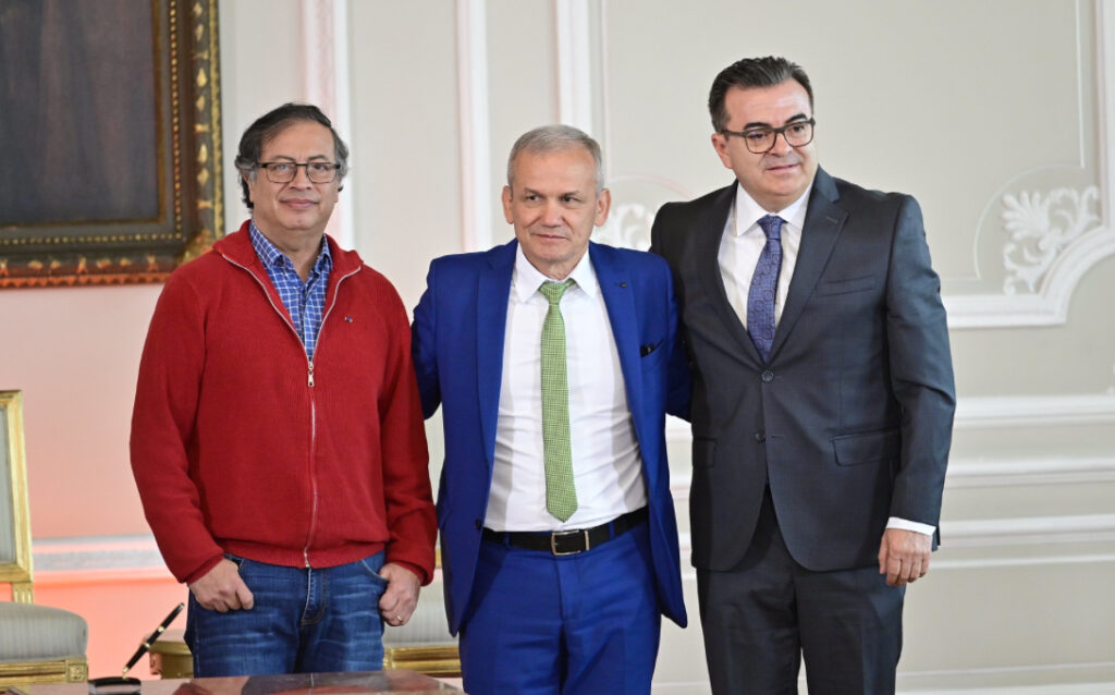 ¿Entre el presidente y Olmedo, el hombre bisagra de presidencia? ¿«Las bisagras del gobierno»?/Cortesía Colprensa../Presidencia.