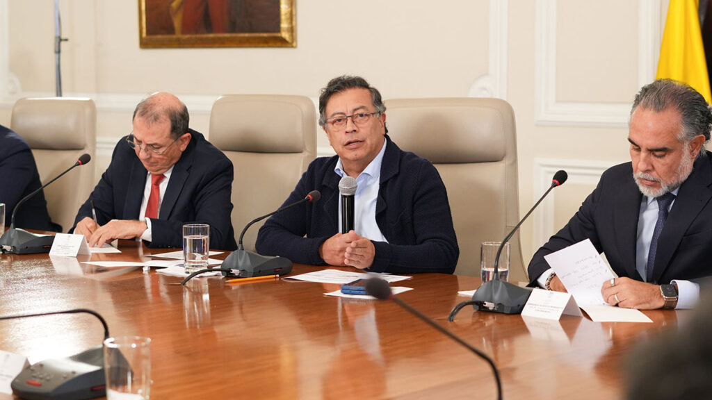 En histórico Consejo de Ministros, presidente Petro dio el giro a la derecha emergente representada por Armando Benedetti y Roy Barreras.