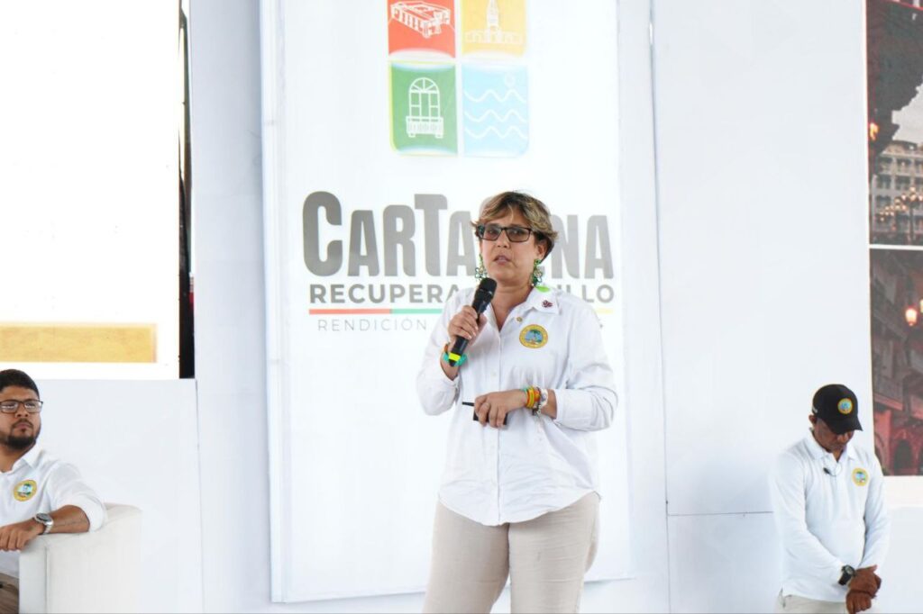 La secretaria General de la alcaldía, María Patricia Porras, sustentando en las Cuentas de Dumek por qué Cartagena ha recuperado su brillo.