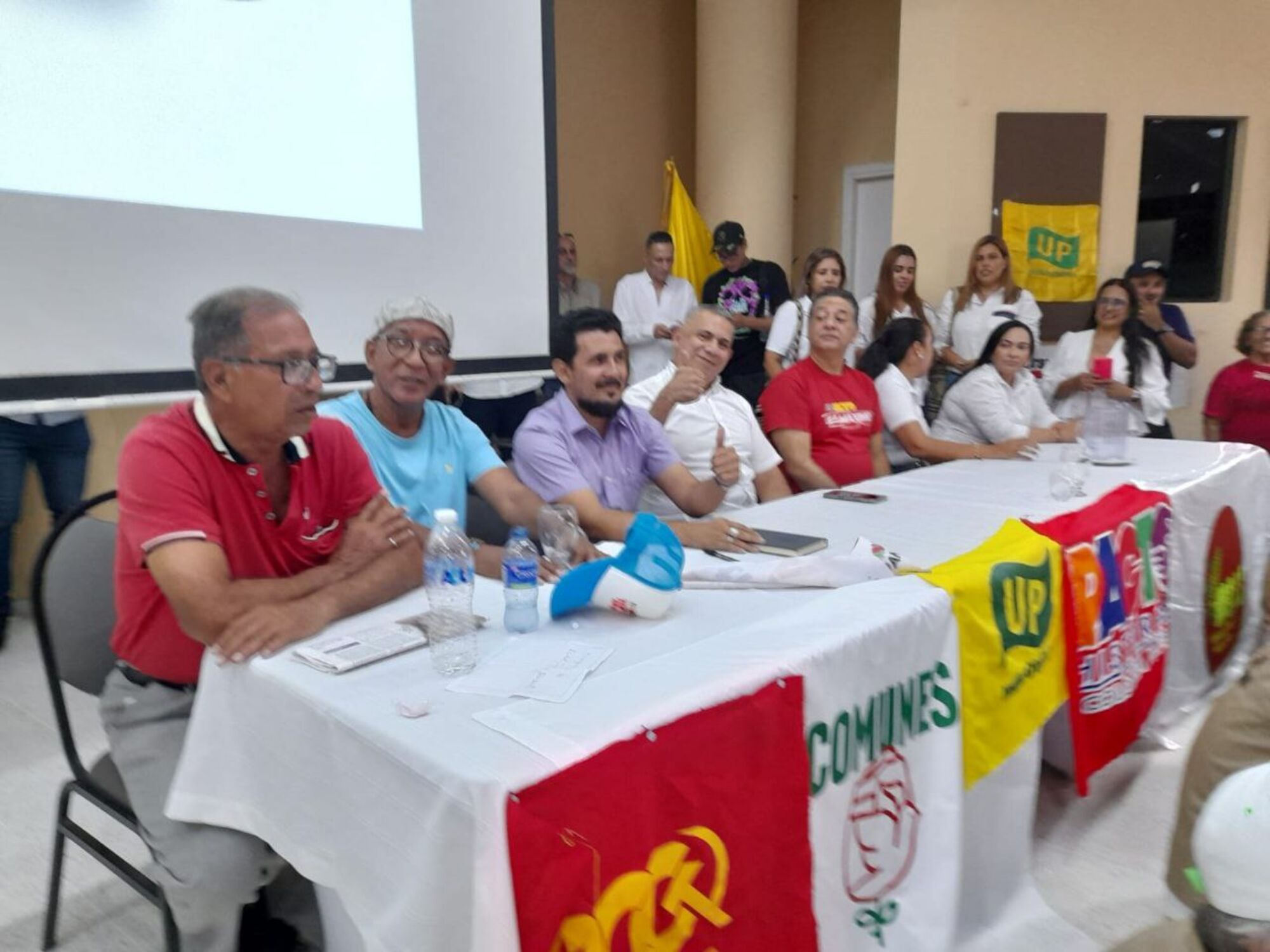 Al caído, caerle: CNE golpea a Petro y Máximo (I)