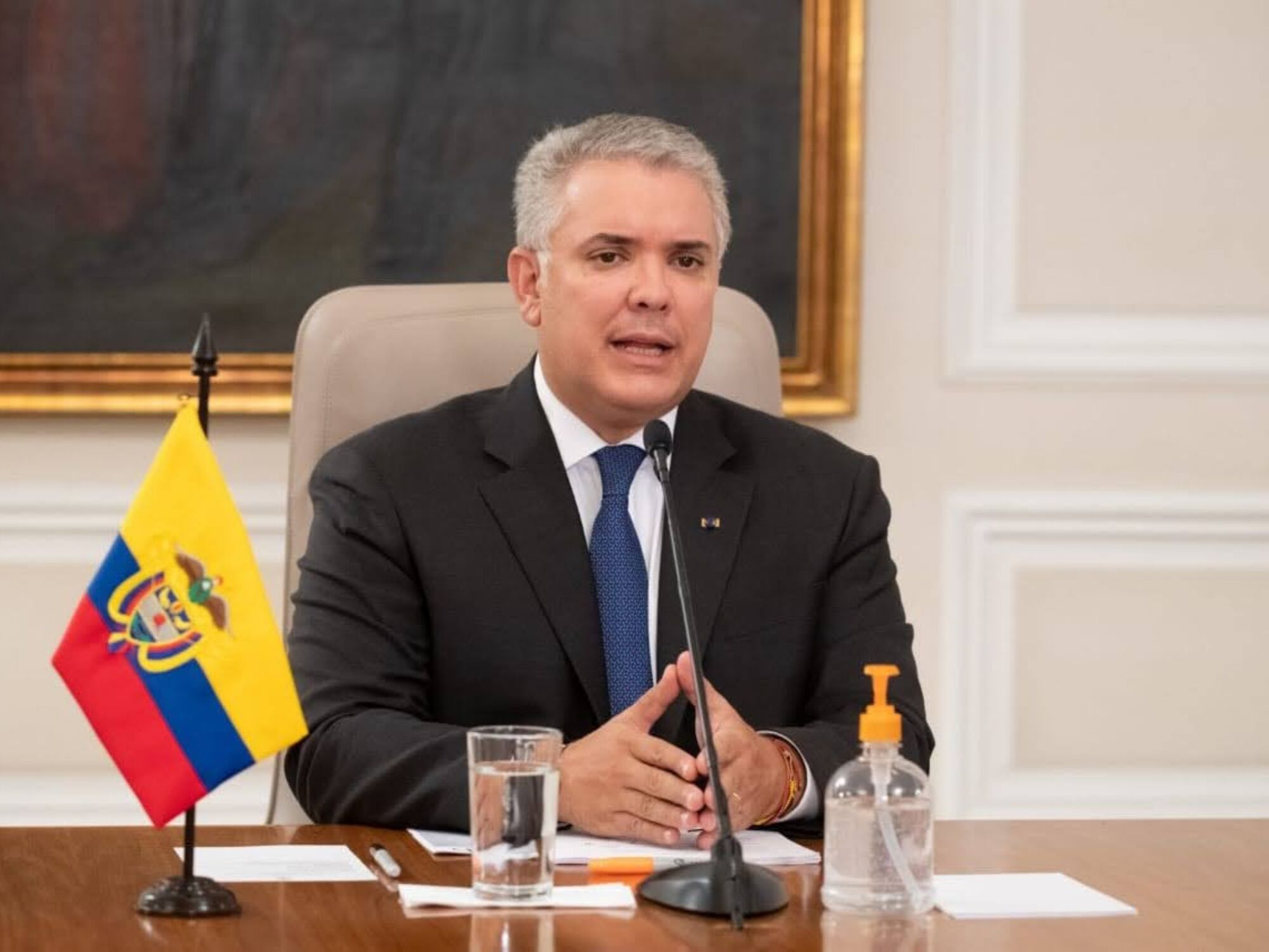 En caída libre las mentiras  del presidente y del alcalde