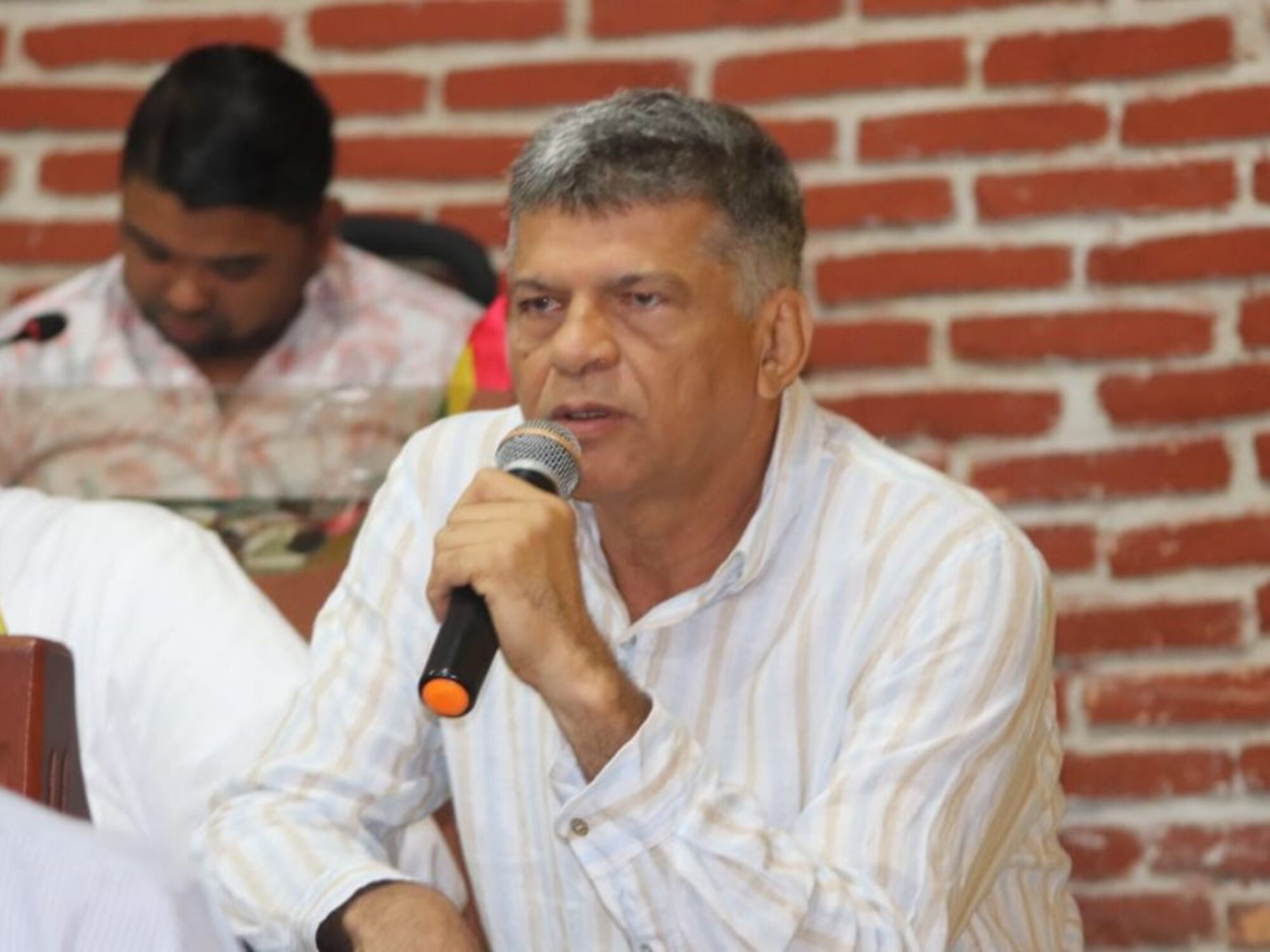 David Múnera de «Dr. No» pasó a ser «Dr Mudo». Los 60 días de Dau (II)