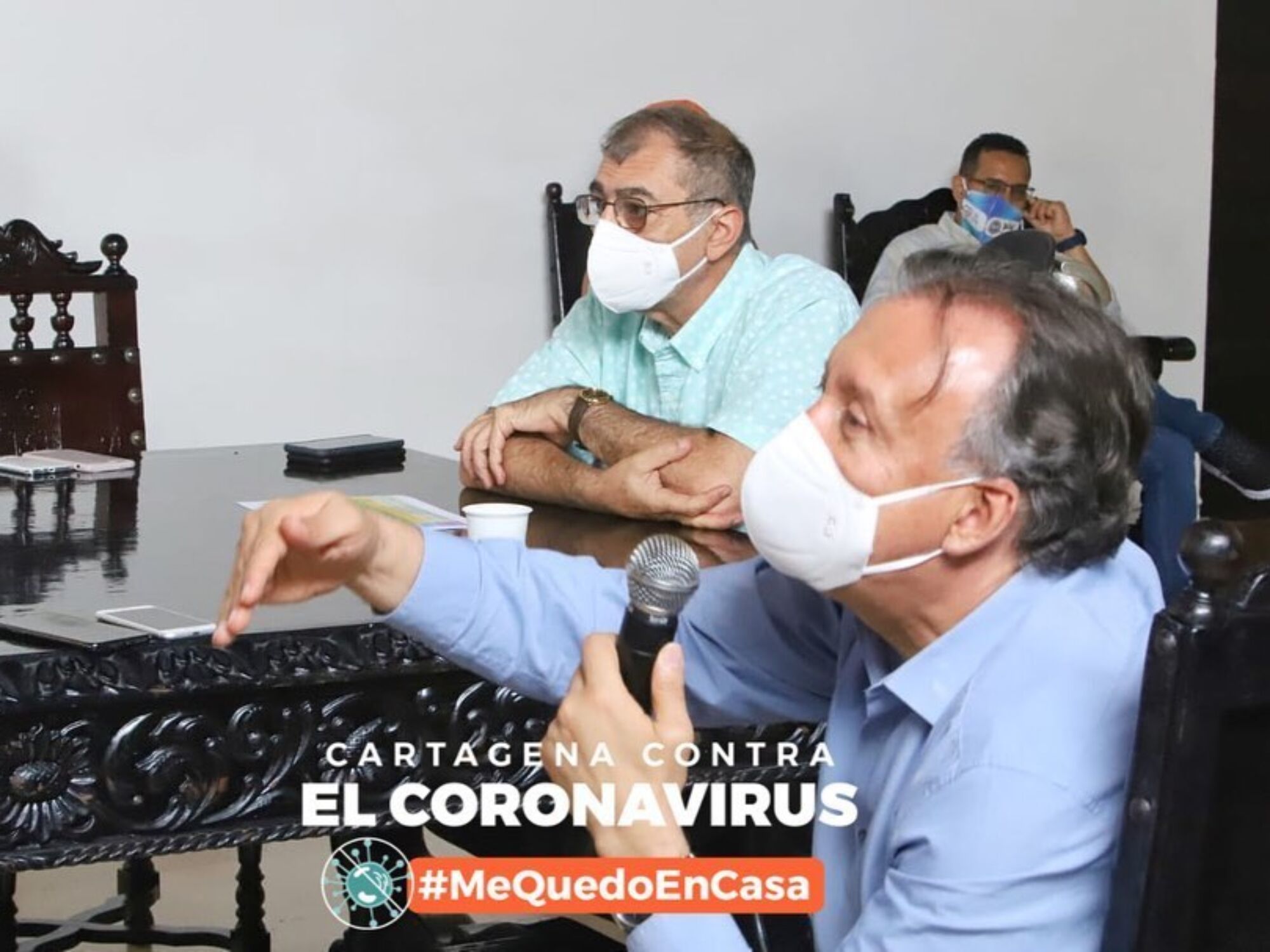 El «Tractor» Dau atollado por la maleza de tres contratos