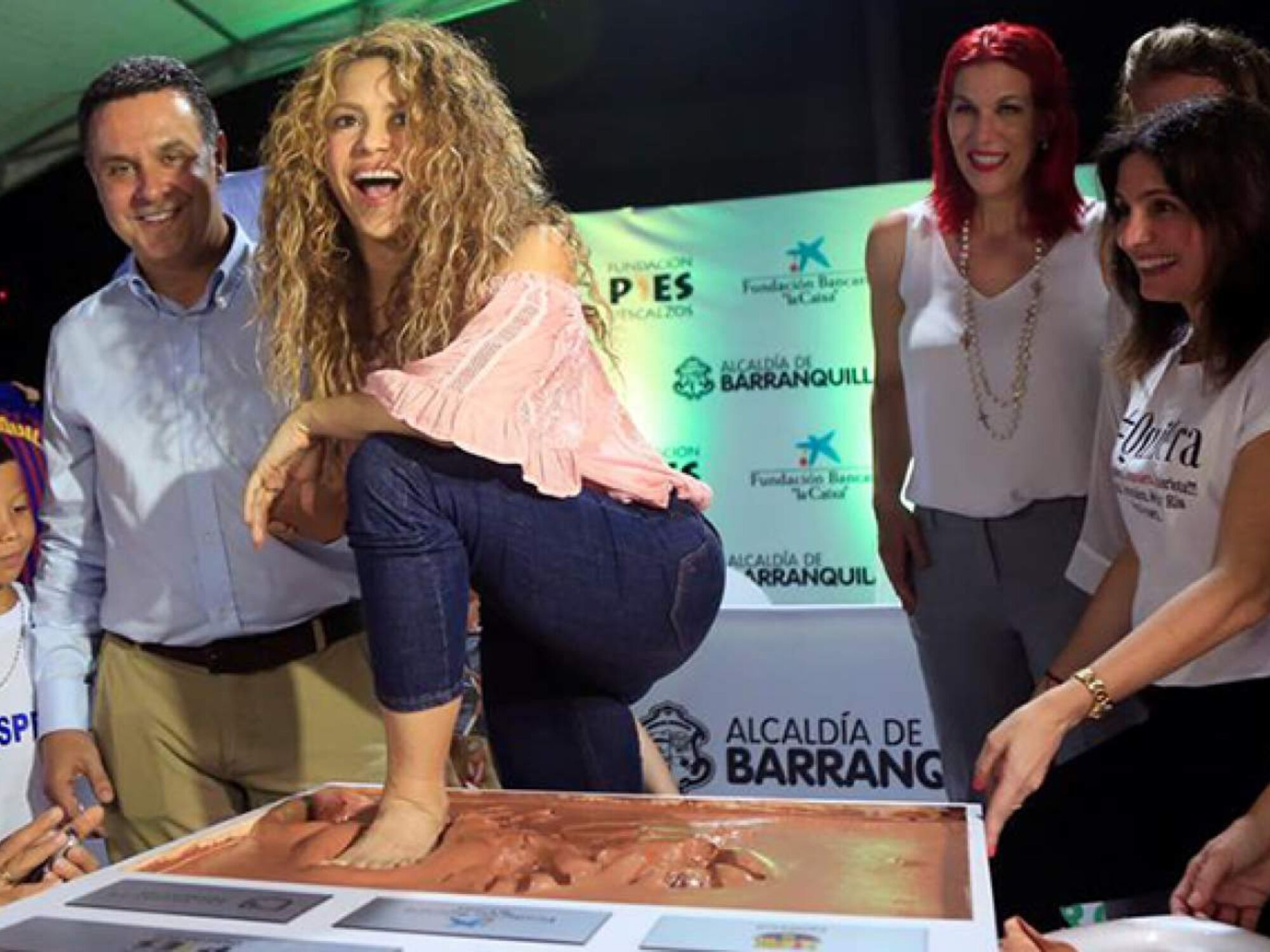 Shakira inducida a un error de un horror de los Santo Domingo (II)